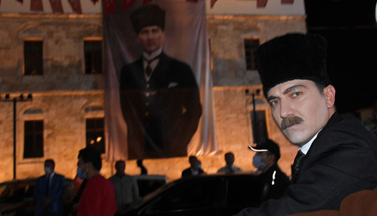 Atatürk'ün Sivas'a gelişi, temsili olarak canlandırıldı