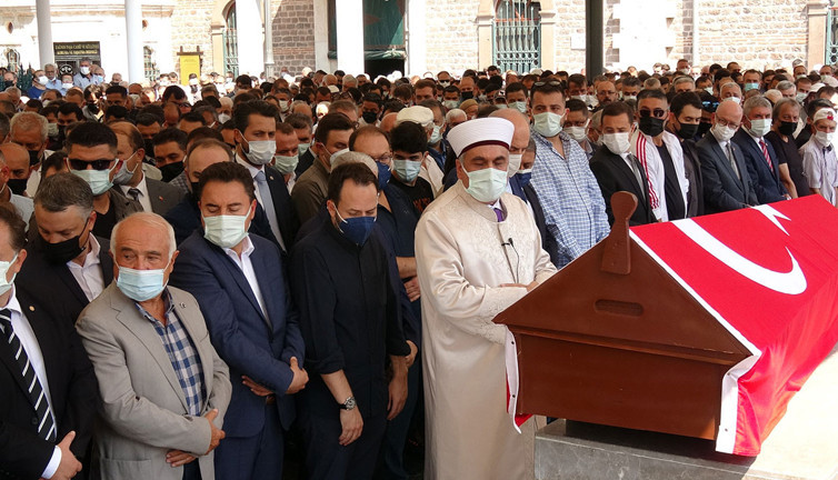 Balıkesir Belediyesi'nin eski Başkanı son yolculuğuna uğurlandı