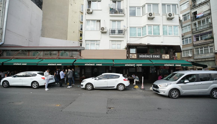 ''8 bin 400 liraya çalıştıracak adam bulamıyorum'' diyen Dürümcü Emmi'nin gerçekte ne kadar maaş verdiği ortaya çıktı