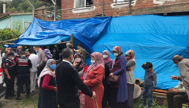 Taziye evinde balkon faciası. Çok sayıda yaralı var
