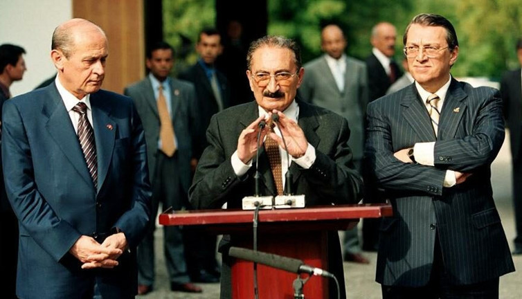 Namık Kemal Zeybek'in, Bahçeli'ye gelen gizli telefon iddiası ortalığı karıştırdı! MHP de 20 yıl önceki konuşmaları ifşa etti