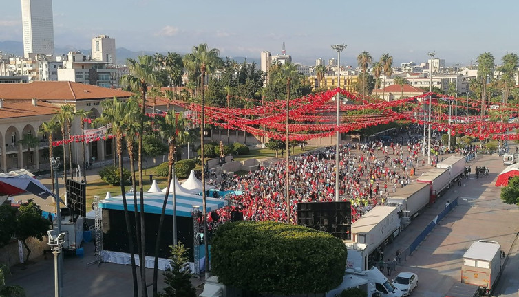 Erdoğan'ın miting alanı boş kaldı