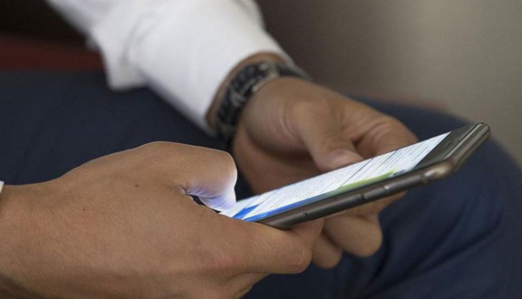 O hastalığa davetiye çıkarıyor! Cep telefonu ile tuvalete girenler dikkat