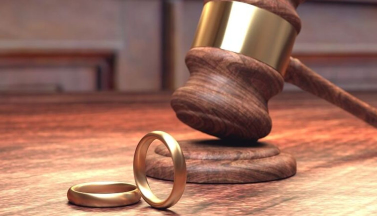 Yargıtay'dan boşanma davasında giyim tarzı kararı