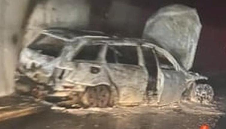 Futbol maçında hatalı kararlar veren hakemin arabasını yakıp küle çevirdiler