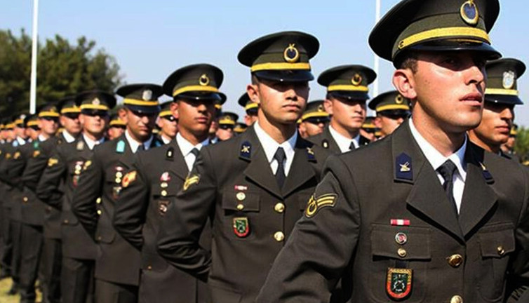 Orduda bir ilk. Profesörlük geliyor