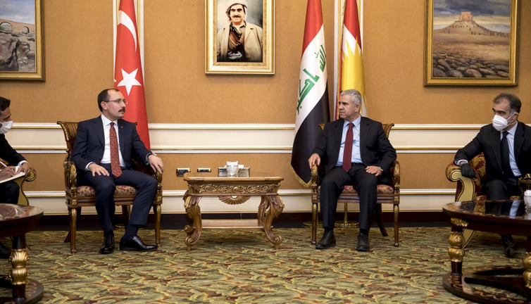 Bakan Muş, Barzaniler ile görüşmek için Erbil’e gitti