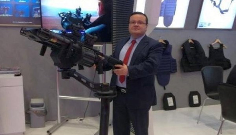 Yusuf Hakan Özbilgin, Savunma Sanayii projelerini tatil karşılığında satmış!