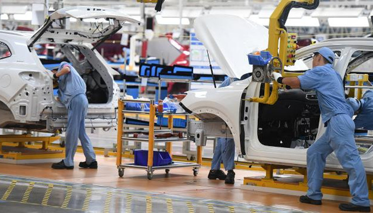 Alman otomotiv devi çip krizi nedeniyle üretimi durduruyor