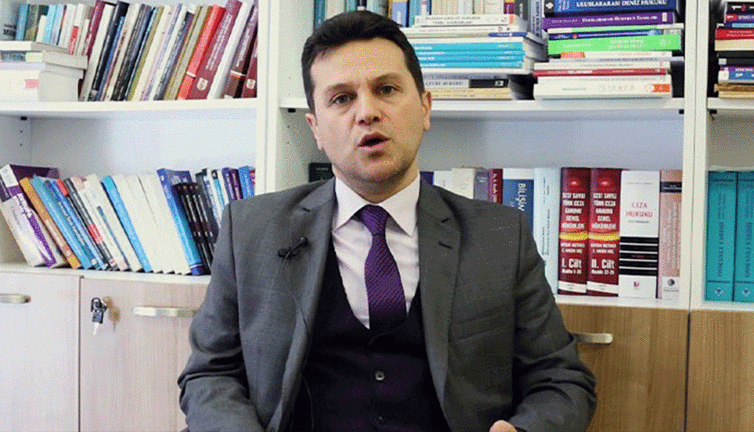 Rektör kendisini dekan olarak atadı