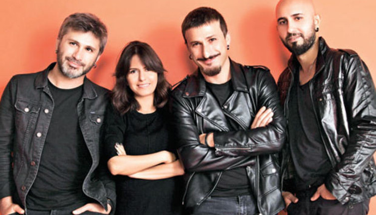 Altın Kelebek'te deprem üstüne deprem! Bir ünlü isim daha yarışmadan çekildi