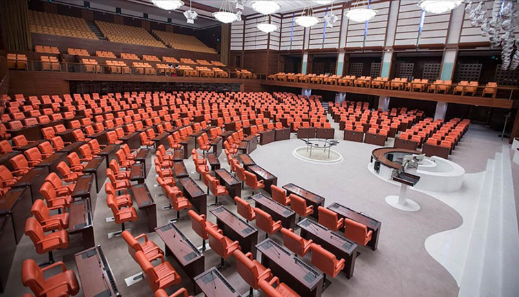 Meclis 2,5 aylık aradan sonra yasama çalışmalarına yeniden başlıyor
