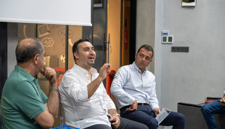 İYİ Partili Burak Akburak: Gençler ve teknoloji geleceğimiz!