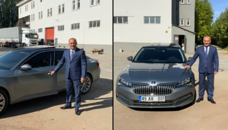AKP'li başkan lüks makam aracını ''Halka hizmet Hakka hizmet'' diyerek tanıttı