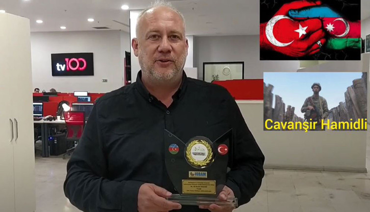 Gazeteci Burak Ersemiz başarı ödülünü Azerbaycan şehidinin ailesine gönderdi