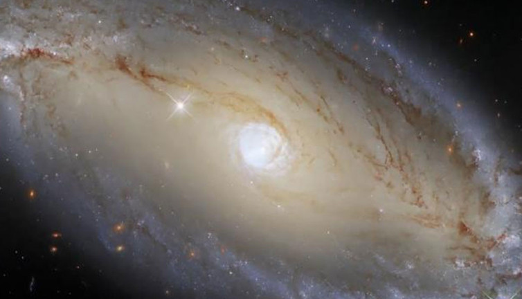 Galaksilerin dansı görüntülendi