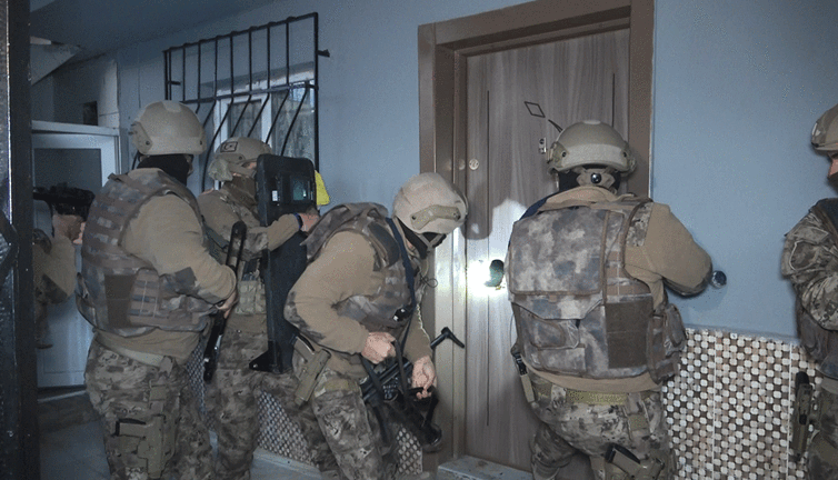 Silah kaçakçılarının şifrelerini polis çözdü