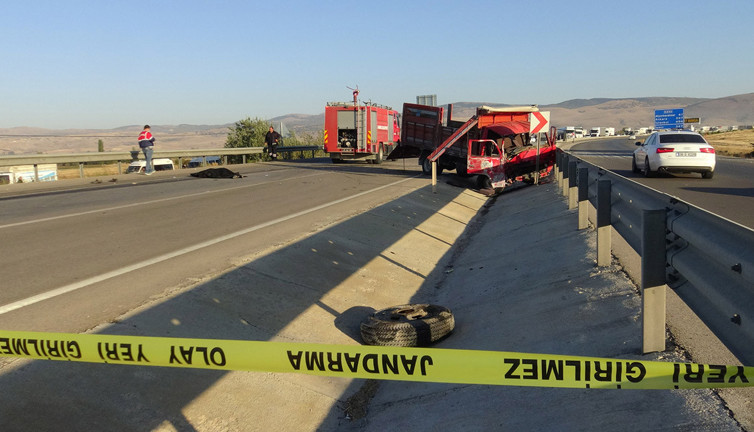 Afyonkarahisar’da feci kaza: 3 ölü