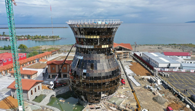 Cem Seymen ince belli çay çarşısına ''Kaldırın şu ucubeyi'' dedi