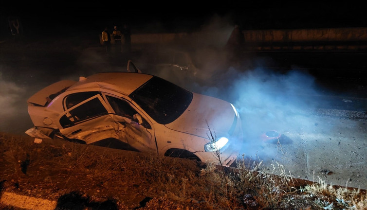 Uşak'ta feci kaza: 2 ölü, 3 yaralı