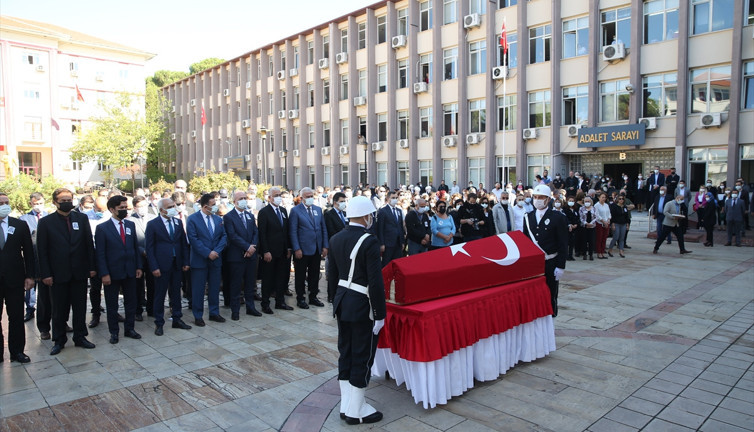 Aydın'da evinde ölü bulunan hakim için adliyede tören