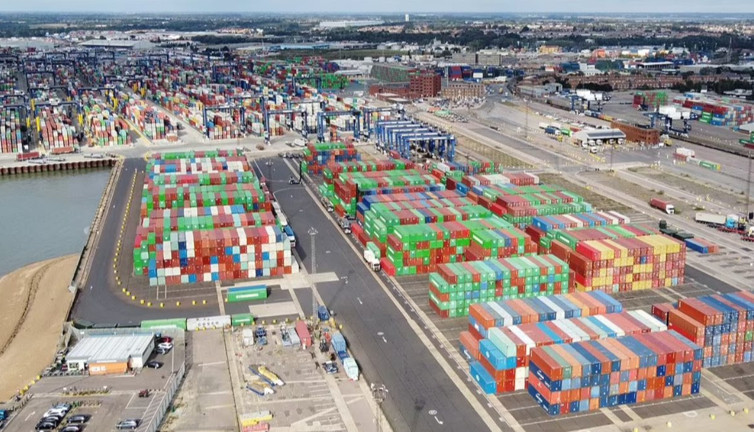 Nakliye krizi limanlara sıçradı. Büyük gemiler yük boşaltamıyor