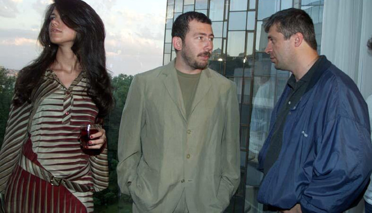 Sergen Yalçın'ın efsanevi takım elbiseli ikinci fotoğrafını gazeteci Orhan Yıldırım paylaştı