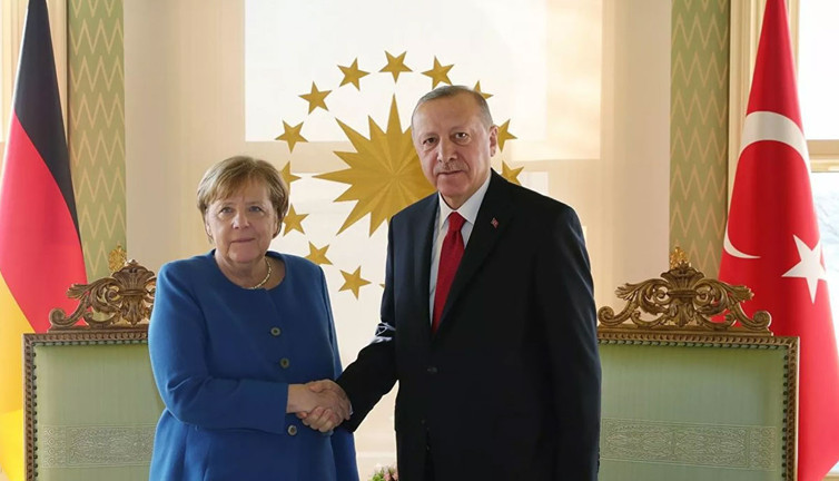 Merkel, Erdoğan ile görüşmek için İstanbul'da