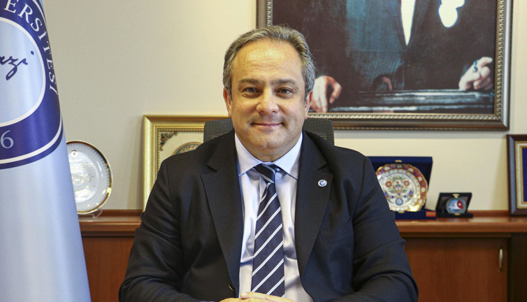 Bilim Kurulu Üyesi İlhan'a meslekten men cezası