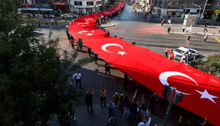 İzmir Marşı 29 Ekim'de yasaklandı. Mersin Gülnar İlçe Milli Eğitim Müdürü okullara talimat verdiği ileri sürüldü