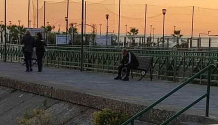 22 yıl sonra takımı 1. lige çıkardı, 8. haftada kovuldu! Teknik direktör bir bankta tek başına oturdu, hüngür hüngür ağladı