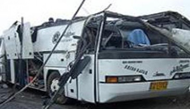 Mısır'da kamyon ve yolcu otobüsü çarpıştı: 19 ölü