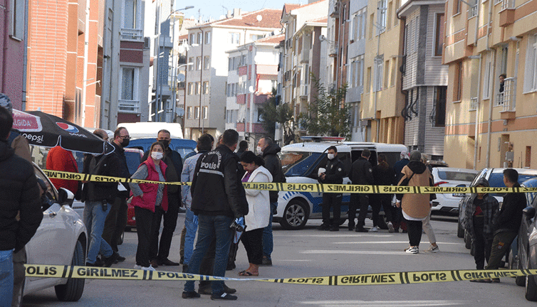 İçinde öğrenci olan okul servis minibüsüne ateş açıldı. Kim dur diyecek bu magandalara