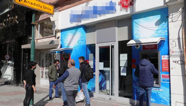 Eskişehir'de banka şubesi koronadan kapandı