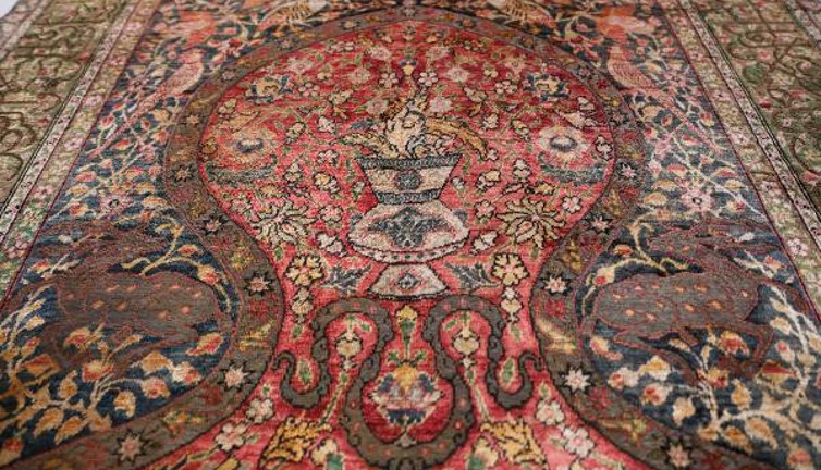 Müşterisinin ''Yıka'' dediği halı servet değerinde çıktı