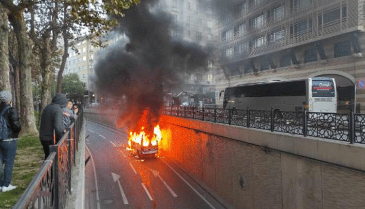 Öğrenci servis minibüsünde yangın