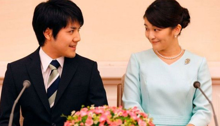 Japonya Prensesi halktan biriyle evlenerek kraliyet statüsünü kaybetti