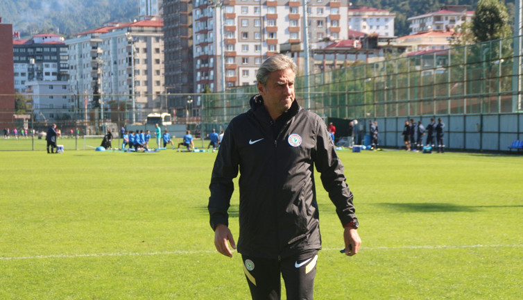 Çaykur Rizespor Teknik Direktörü Hamzaoğlu'ndan Trabzonspor açıklaması