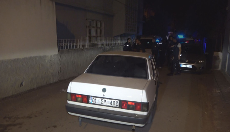 Mahallede başlayan bıçaklı kavga, hastanede devam etti