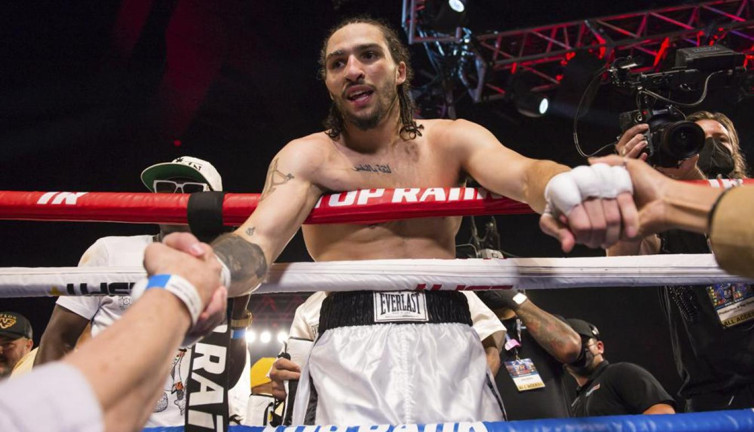 Muhammed Ali'nin torununa rakip dayanmıyor