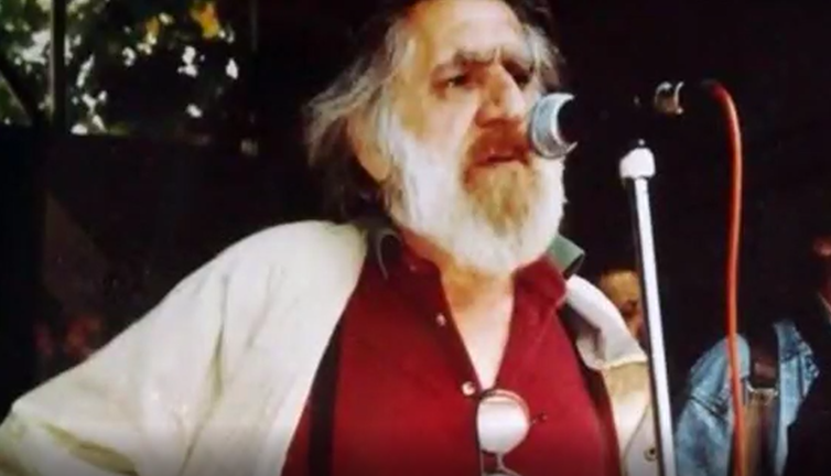 Can Yücel bir grubun tekeline bırakılmayacak kadar mühim bir şairdir. Can Yücel'in kendi sesinden ''Sünnet değil farzdır cumhuriyet'' şiiri