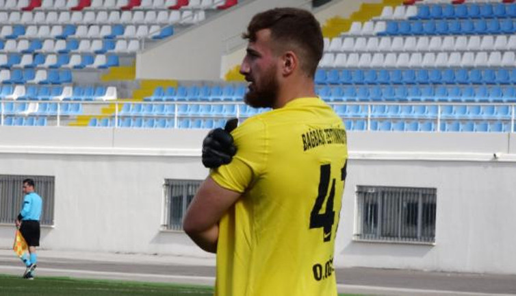 Burdur'da kaleciyi arı soktu