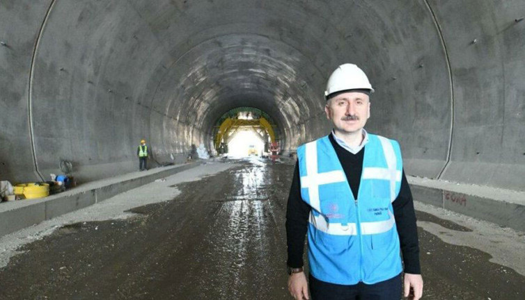 Bakan Adil Karaismailoğlu, 8 milyon Euro'luk haksız ödemeyi kabul etti