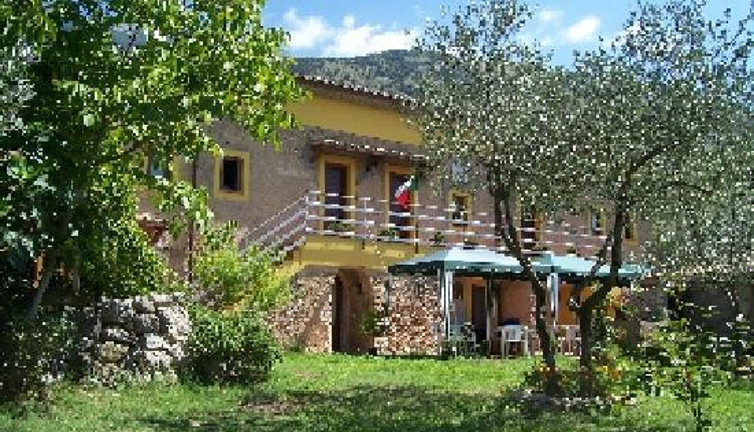 Göz göze geldiler kaçacak delik aradılar