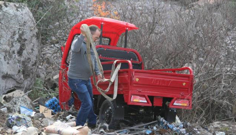 Elektrikli bisiklet şarampole devrildi. 4 yaralı