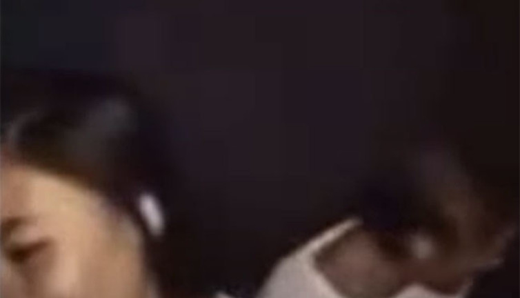 Gelin kendi düğününde garsonla basıldı! Damadın en iyi arkadaşı saniye saniye kaydetti