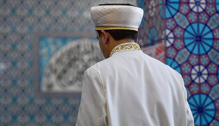 Cami imamları milyonluk tarihi eserleri satarken yakalandı