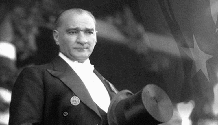 Diyanet’in Atatürk'e etmediği duayı biz ediyoruz. Türk vatanı sana minnettardır. Ruhun şad, mekanın cennet olsun paşam