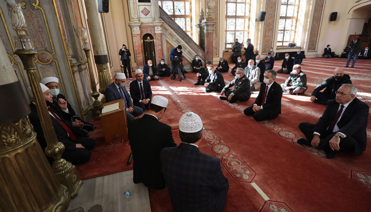 Atatürk için Dolmabahçe Camii'nde Mevlid-i Şerif okundu