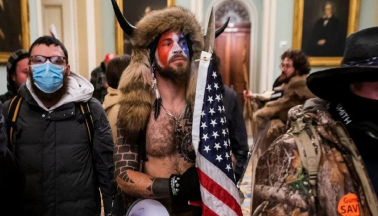 ABD’de Kongre baskınının simgesi 'boynuzlu şaman'a 51 ay hapis talebi